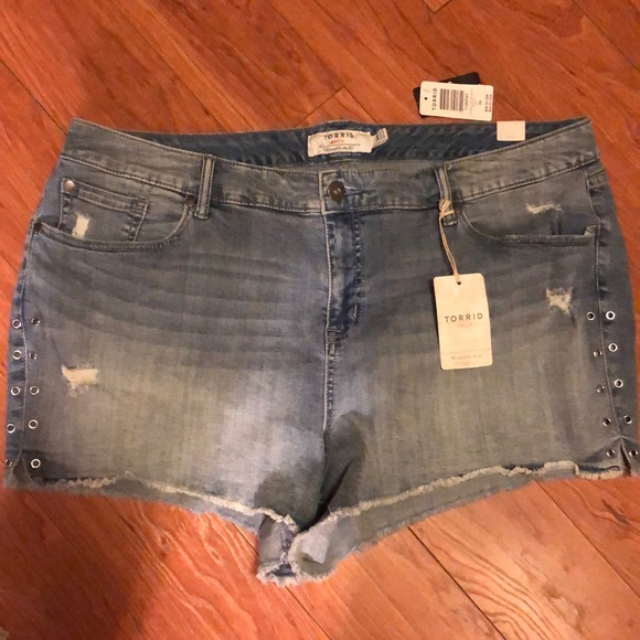 torrid Pants - NWT Torrid high rise shorts size 24 torrid Pants - NWT Torrid high rise shorts size 24